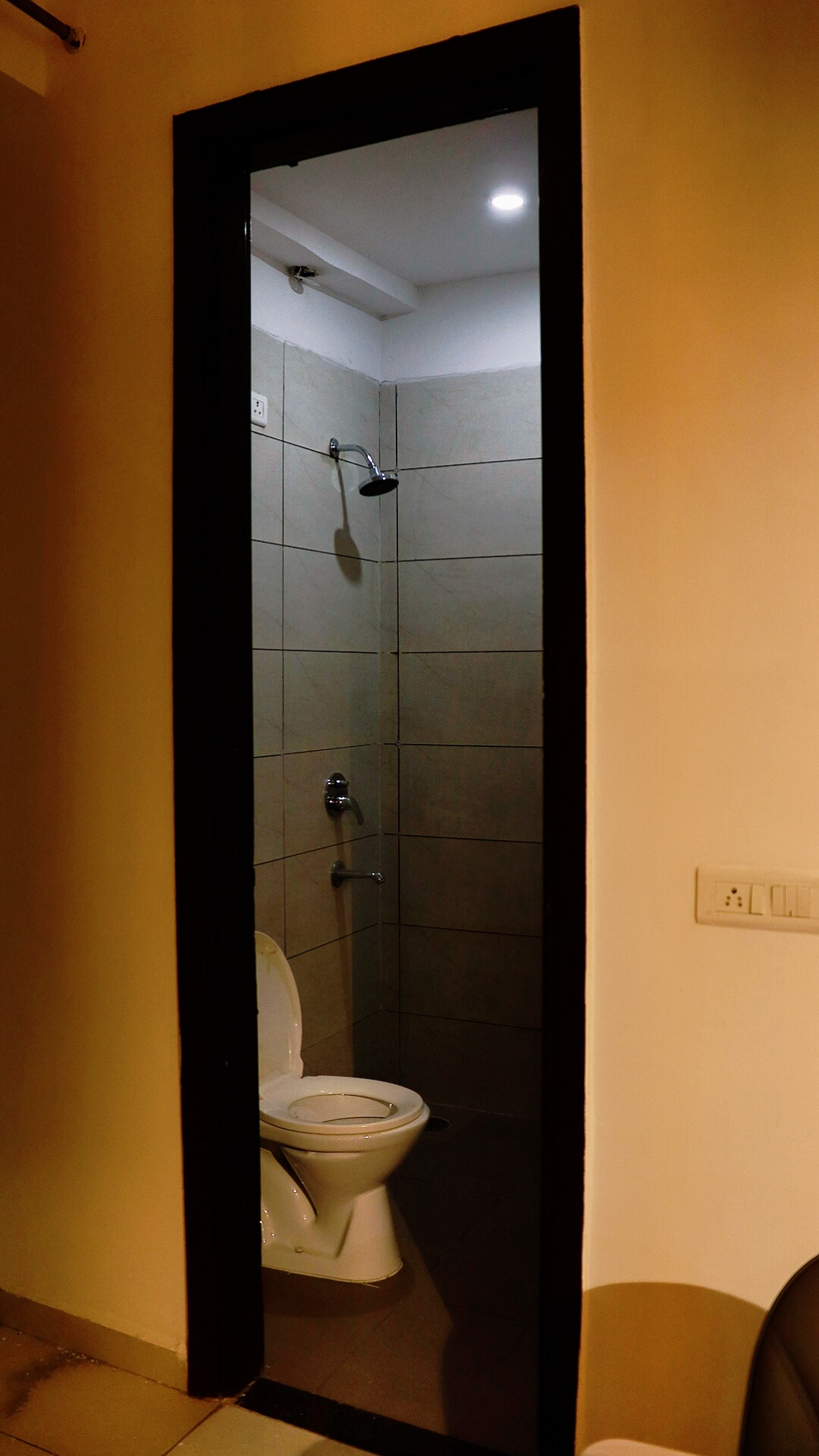 Clean bathroom at Emerald Manor
